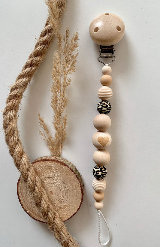 Schnullerkette Leo mit Herz