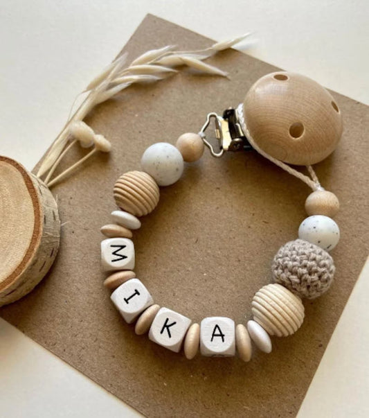 Schnullerkette Taupe – mit Wunschnamen