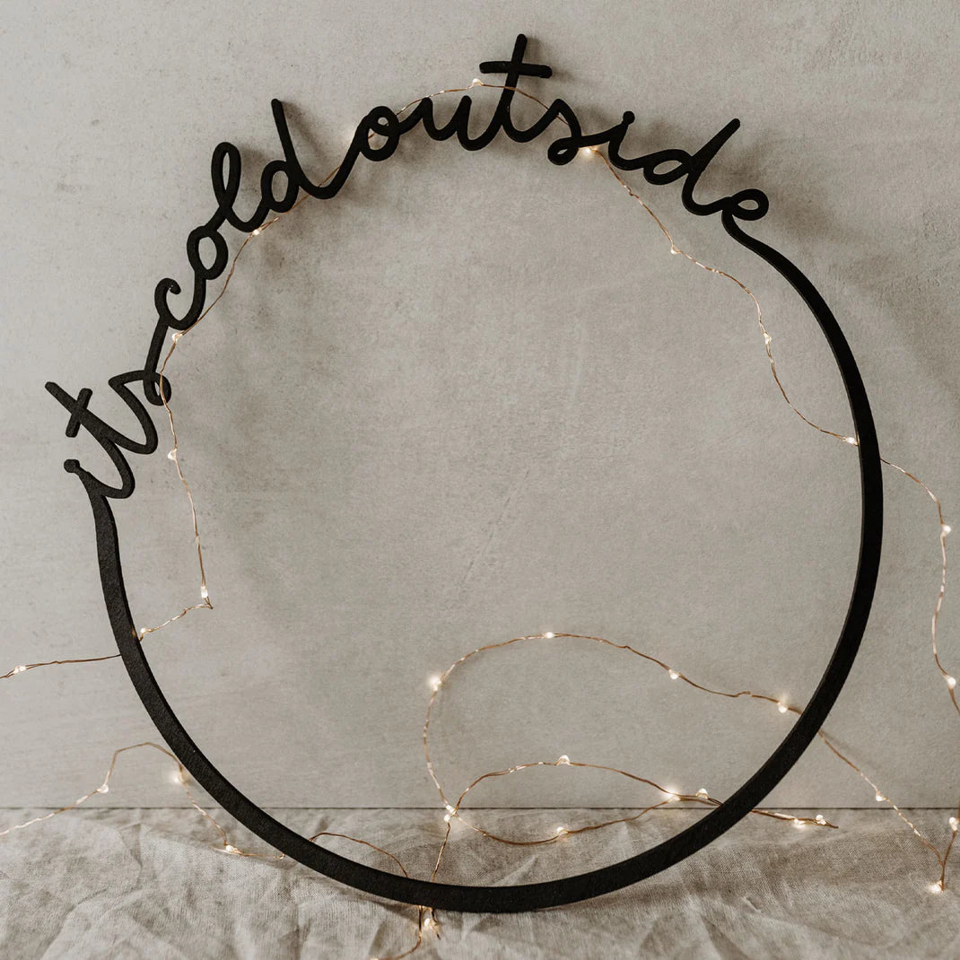 Eulenschnitt  Holzkranz schwarz It's cold outside