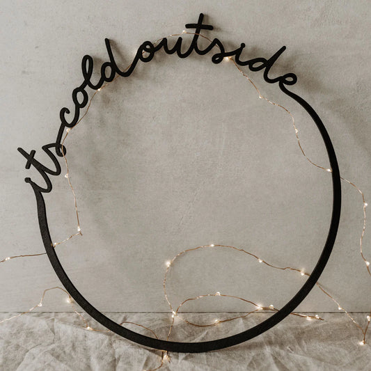 Eulenschnitt  Holzkranz schwarz It's cold outside