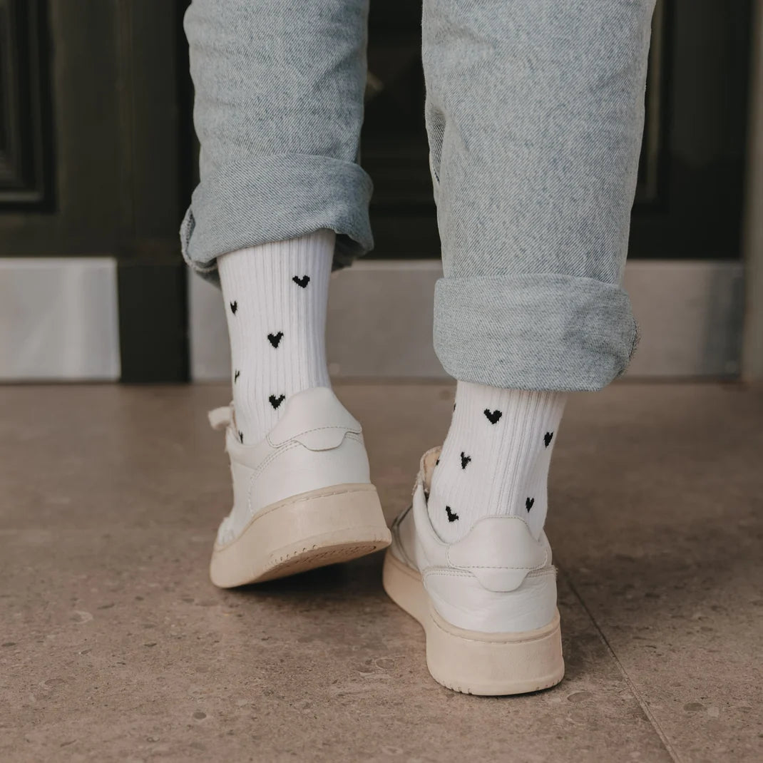 Eulenschnitt Kindersocken weiß Allover Herzen schwarz