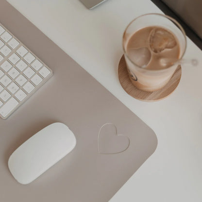 Schreibtischunterlage Herz beige