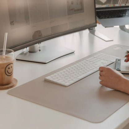 Schreibtischunterlage Herz beige