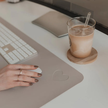 Schreibtischunterlage Herz beige